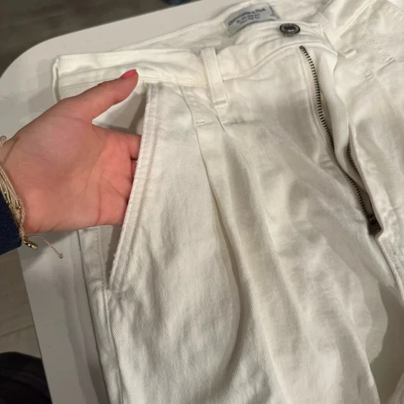 Abercrombie & Fitch - White Ultra High Rise Jeans - Picture 5 of 8